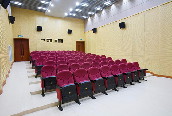 苏州小型百人会议活动厅豪华装修，共有117个座位